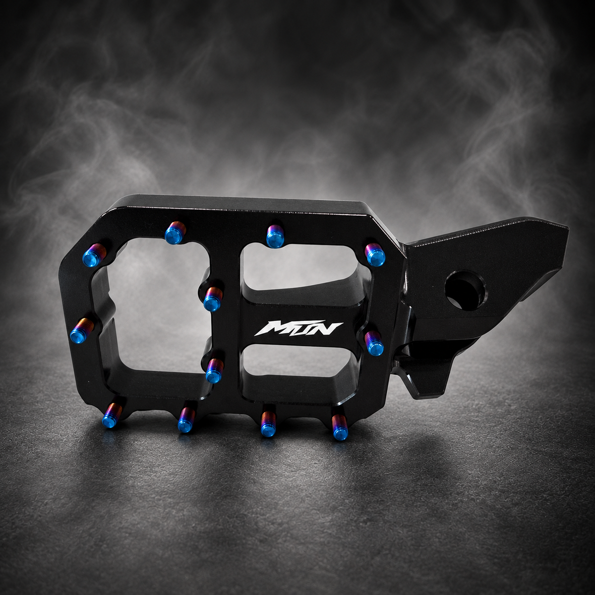 MTN MARK II 62 mm Black Ultra Bee footpeg with Titanium Blue grip pins